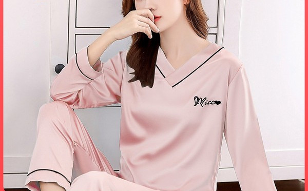 Ženska satenska pidžama od bluze sa špic izrezom i donjeg rublja