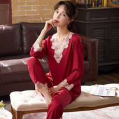 Дамска модерна пижама с дантела и шпиц деколте