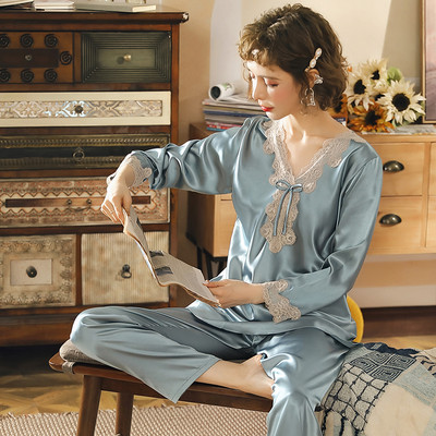 Дамска модерна пижама с дантела и шпиц деколте