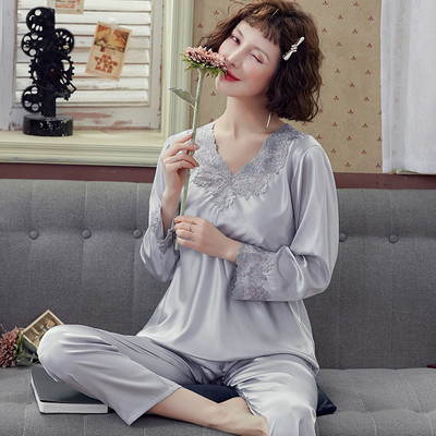 Дамска модерна пижама с дантела и шпиц деколте