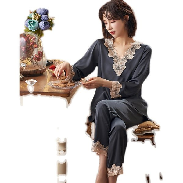 Дамска модерна пижама с  дантела и шпиц деколте 