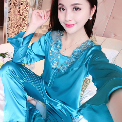 Γυναικείες μεταξωτές πιτζάμες με δαντέλα