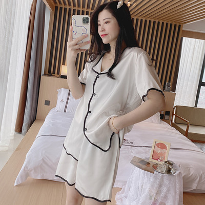 Κομψή γυναικεία σατέν πιτζάμες με κοντά μανίκια