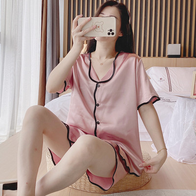 Κομψή γυναικεία σατέν πιτζάμες με κοντά μανίκια