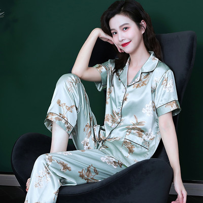 Ženska svilena pidžama iz dva dijela na gumbe