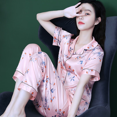 Ženska svilena pidžama iz dva dijela na gumbe