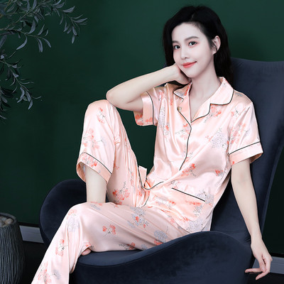 Ženska svilena pidžama iz dva dijela na gumbe