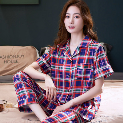 Ženska svilena pidžama iz dva dijela na gumbe