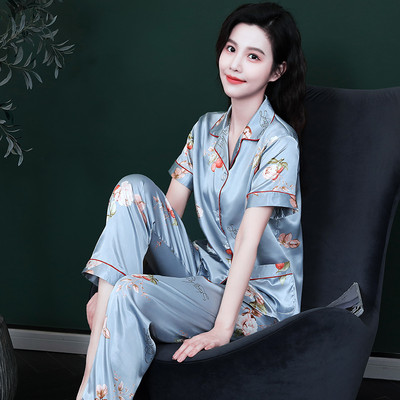 Ženska svilena pidžama iz dva dijela na gumbe