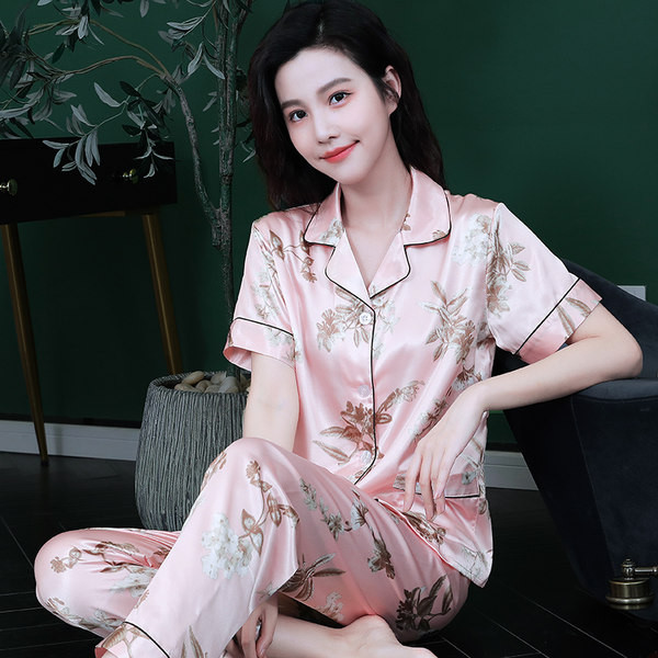 Ženska svilena pidžama iz dva dijela na gumbe