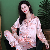 Пролетно-есенна сатенена пижама с цветен десен 