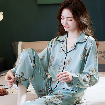 Пролетно-есенна сатенена пижама с цветен десен 