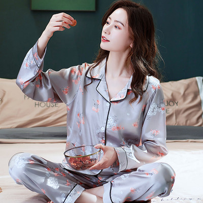 Пролетно-есенна сатенена пижама с цветен десен 