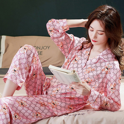 Пролетно-есенна сатенена пижама с цветен десен 