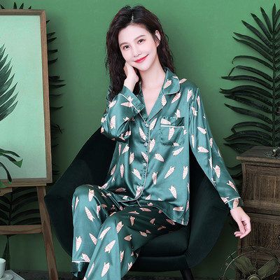 Пролетно-есенна сатенена пижама с цветен десен 