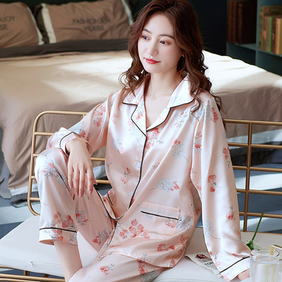 Пролетно-есенна сатенена пижама с цветен десен 
