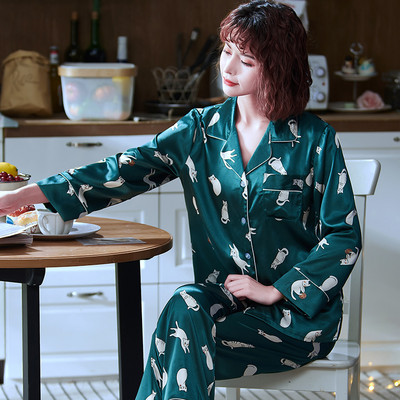 Пролетно-есенна сатенена пижама с цветен десен 
