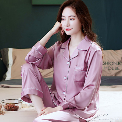 Пролетно-есенна сатенена пижама с цветен десен 