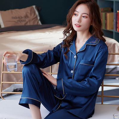 Пролетно-есенна сатенена пижама с цветен десен 