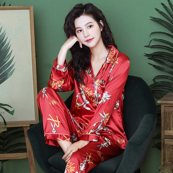 Пролетно-есенна сатенена пижама с цветен десен 