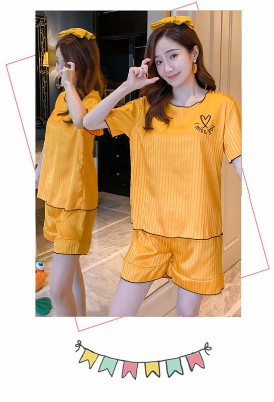 Ženska ljetna pidžama iz dva dijela - bluza kratkih rukava i kratke hlačice