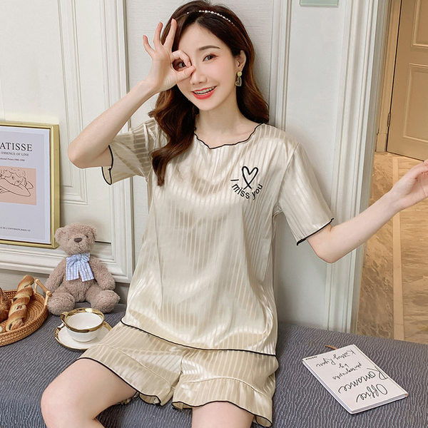 Ženska ljetna pidžama iz dva dijela - bluza kratkih rukava i kratke hlačice