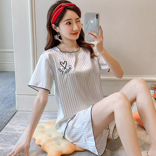 Ženska ljetna pidžama iz dva dijela - bluza kratkih rukava i kratke hlačice