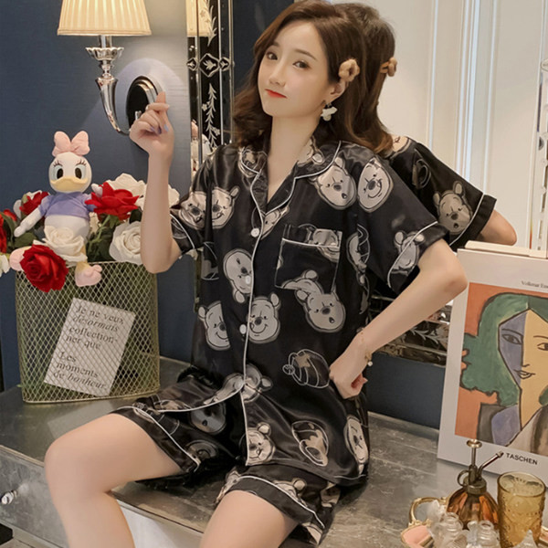 Ženska satenska pidžama s gumbima i džepovima