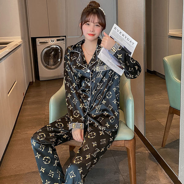 Ženska satenska pidžama sa aplikacijom u boji u više boja