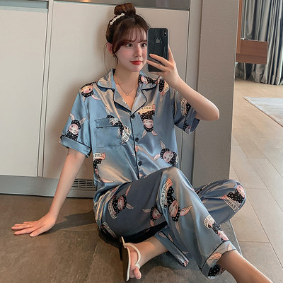 Ženska pidžama na kopčanje i kratkih rukava iz dva dijela