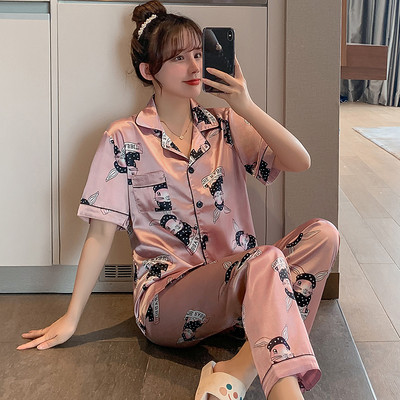 Ženska pidžama na kopčanje i kratkih rukava iz dva dijela