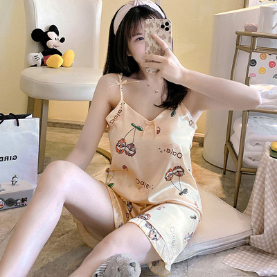 Дамска пижама от две части - различни  апликации