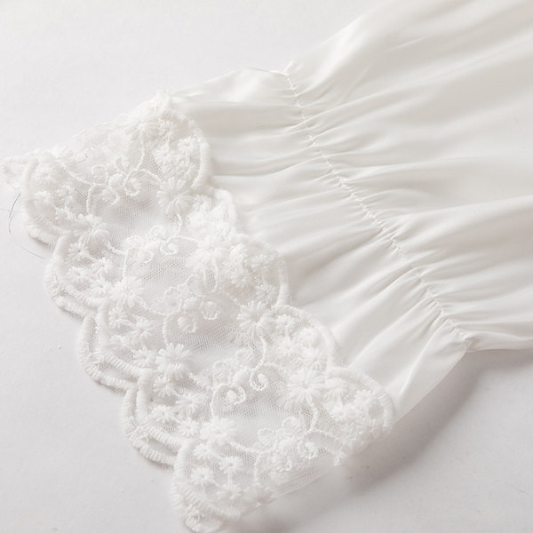 Ženska spavaćica sa špic izrezom i čipkom