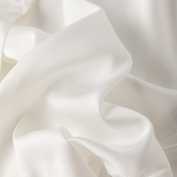 Ženska spavaćica sa špic izrezom i čipkom