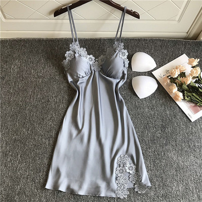 Ženska spavaćica na tanke naramenice i čipku