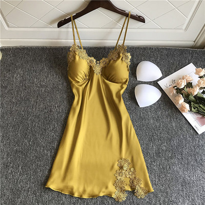 Ženska spavaćica na tanke naramenice i čipku