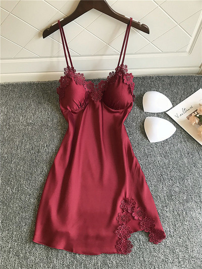 Ženska spavaćica na tanke naramenice i čipku