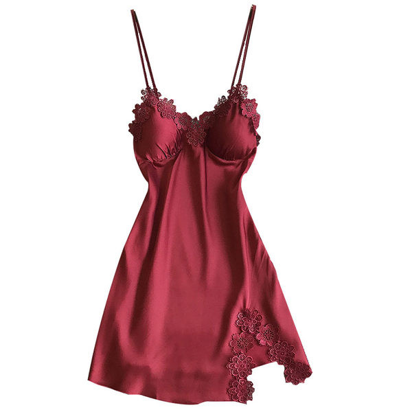 Ženska spavaćica na tanke naramenice i čipku