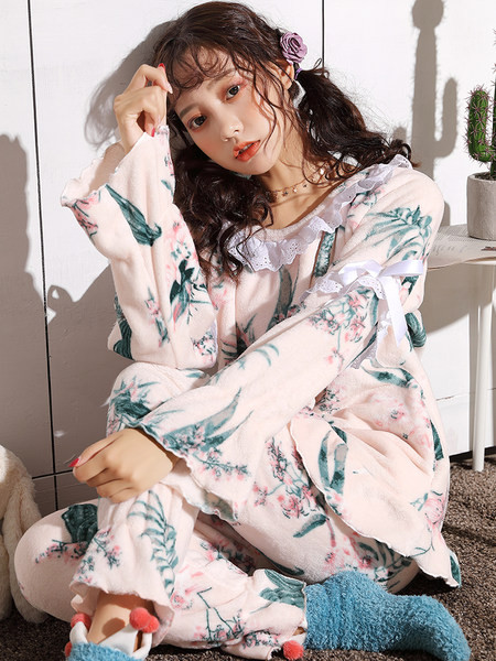 Дамски пухена пижама с дантела