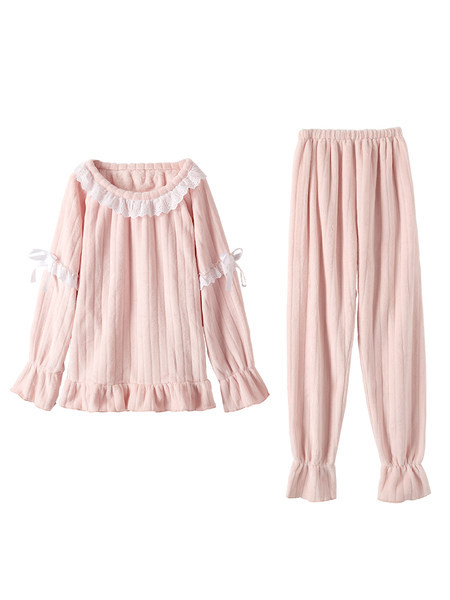 Дамски пухена пижама с дантела