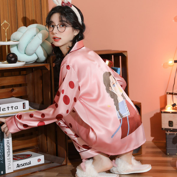 Ženska pidžama iz dva dijela - različite aplikacije