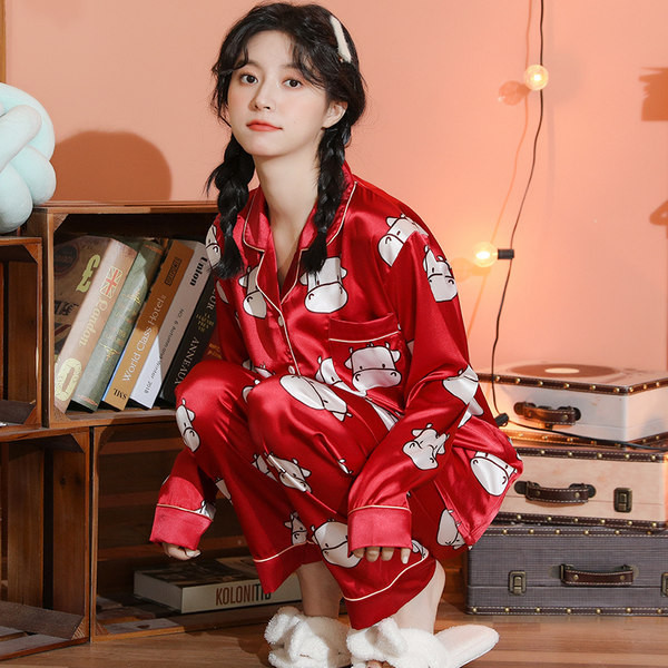 Ženska pidžama iz dva dijela - različite aplikacije