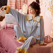 Jesenska pidžama od samtastog žerseja na kovrče