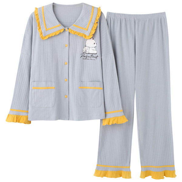 Jesenska pidžama od samtastog žerseja na kovrče