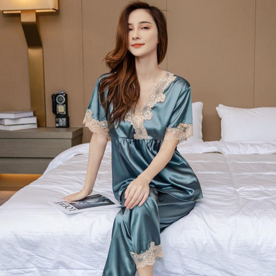 Елегантна дамска сатенена пижама с данетла в различни модели