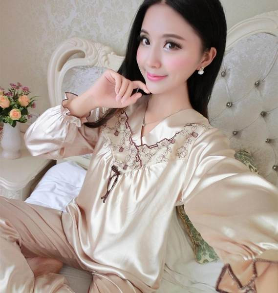 Ženska pidžama sa vezom - dvodijelna