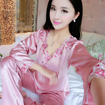 Ženske satenske pidžame sa čipkom - različiti modeli