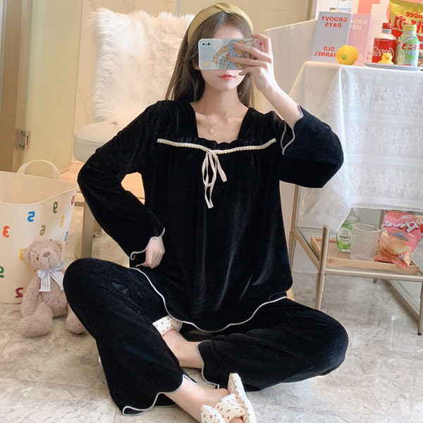 Ženska baršunasta pidžama s dugim rukavima i vezanjem