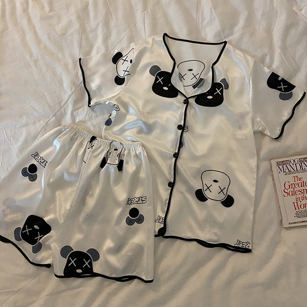 Ženska satenska ljetna pidžama s kratkim rukavima i aplikacijom