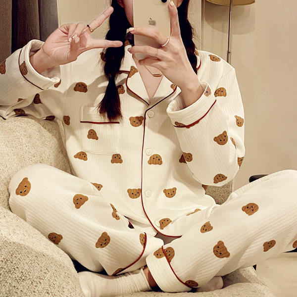 Дамска пижама с апликации и копчета